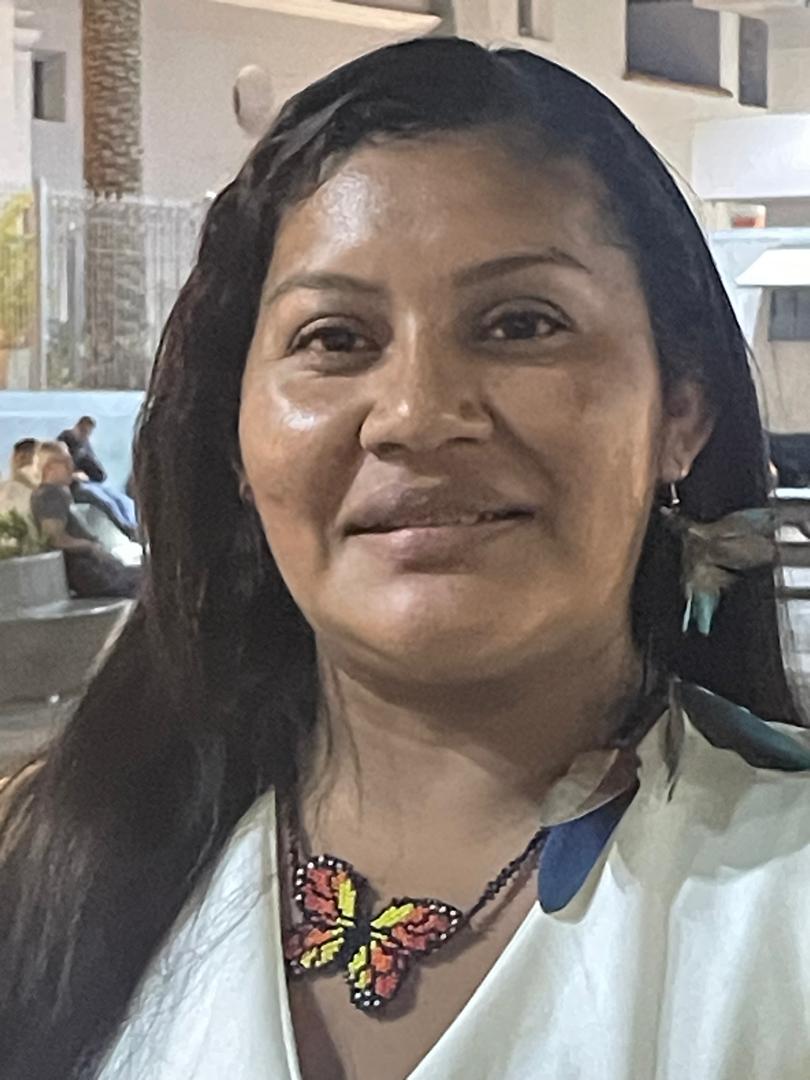 Combina su activismo social con la capacitación en DD.HH