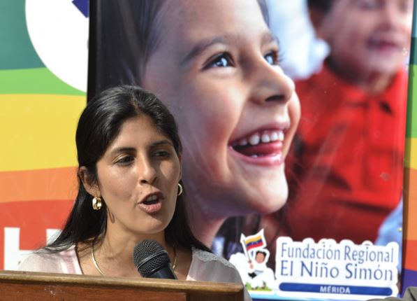 Griceyd Burguera está a cargo de La Fundación “El Niño Simón” en Mérida, y es esposa del gobernador del estado, Alexis Ramírez. Cortesía de Comunicación Continua