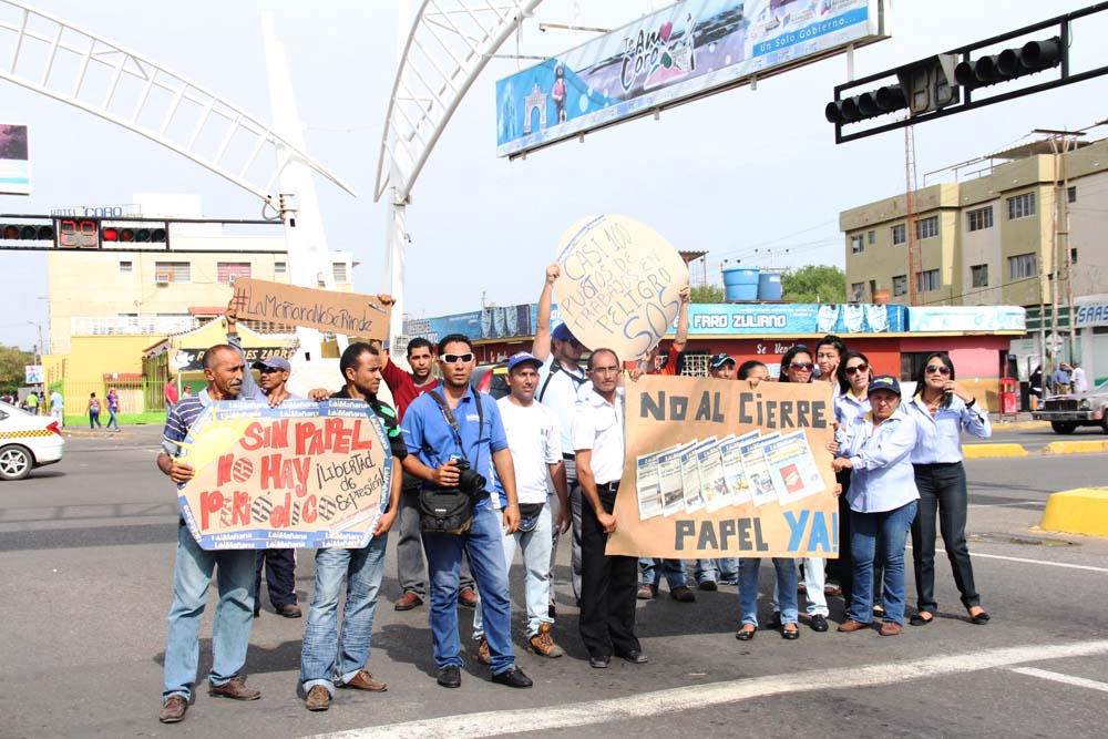 Trabajadores del Diario La Mañana protestaron por la falta de insumos para operar. Foto cortesía: Elvis Ocando